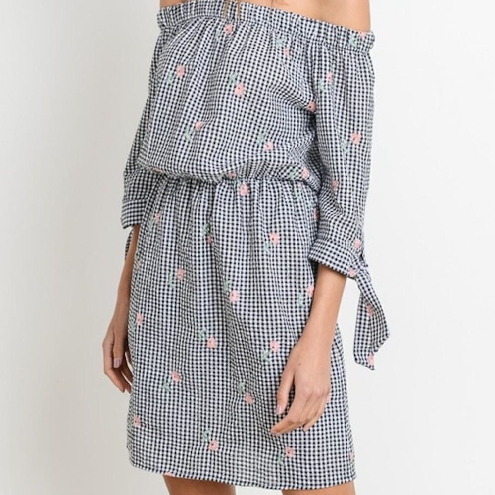 ✨ GINGHAM OFF-SHOULDER DRESS ✨ - Picture 3 of 6